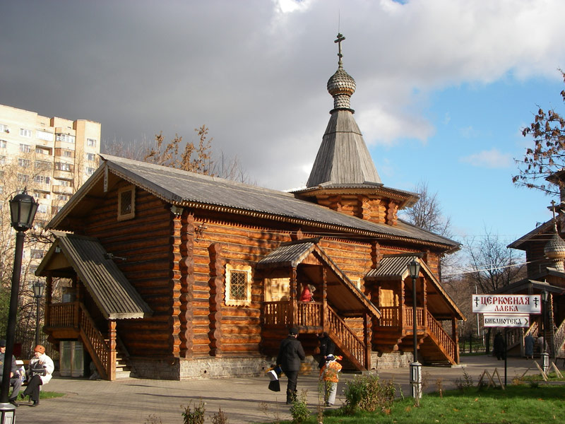 Храм Георгия Победоносца в поселке Караванном